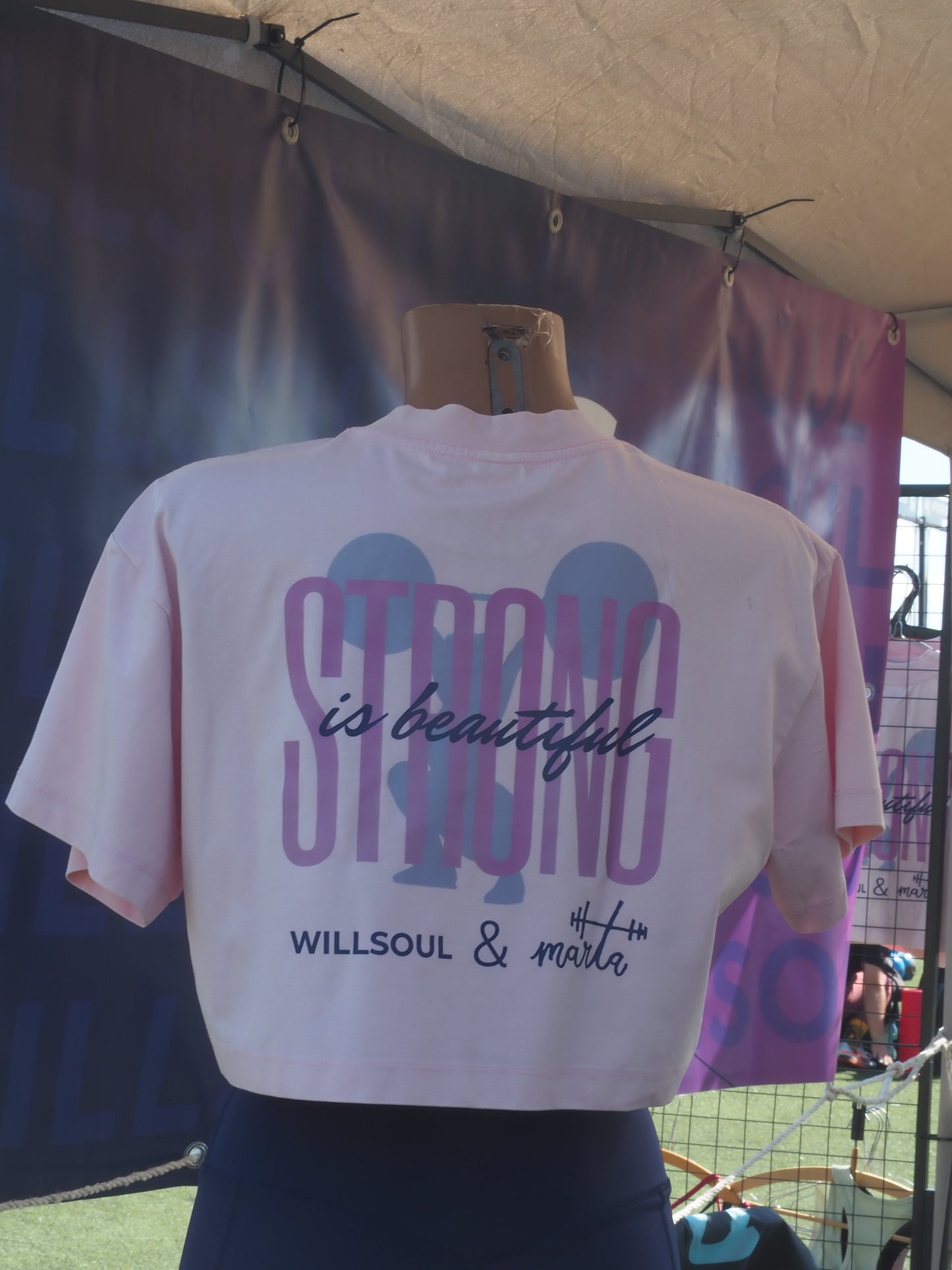 CROP TOP "STRONG IS BEAUTIFUL" by Marta García Rincón